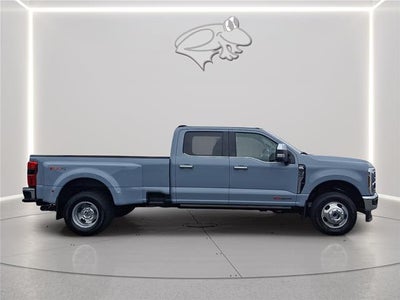 2025 Ford Super Duty F-350 DRW Lariat