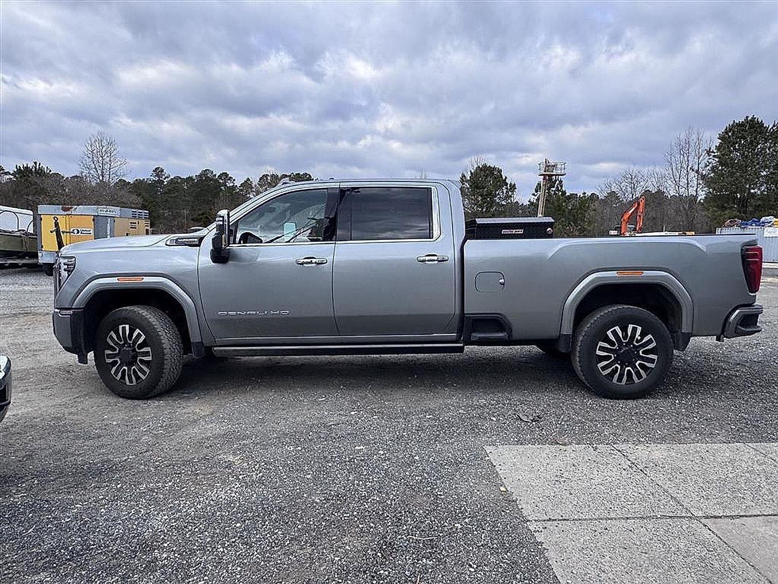 2024 GMC Sierra 3500HD Denali Ultimate