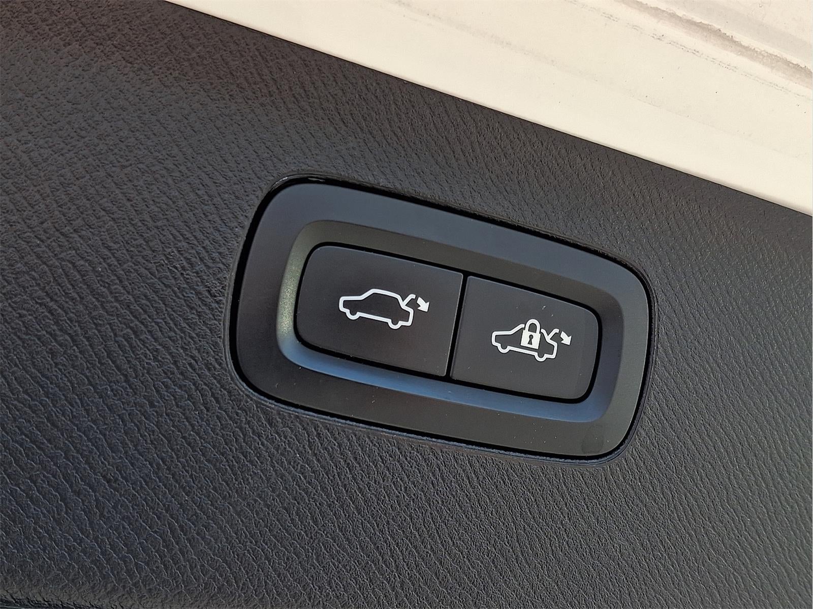 2020 Volvo XC90 Momentum