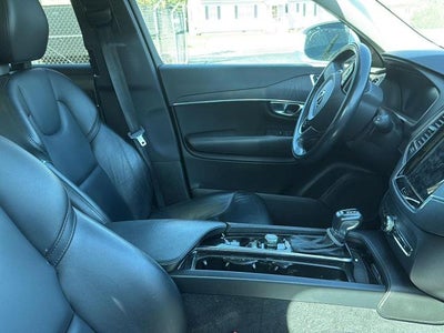 2020 Volvo XC90 Momentum